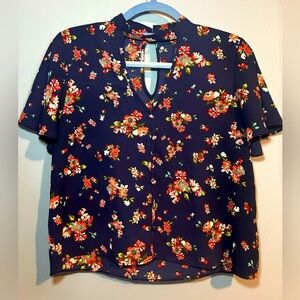 Kaii Los Angelos floral blouse with key hole detail in front and back. Gorgeous!